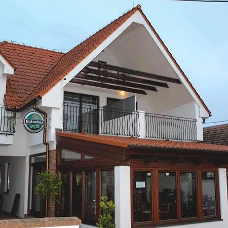 Il Galeone Hotel Stupava Extérieur photo