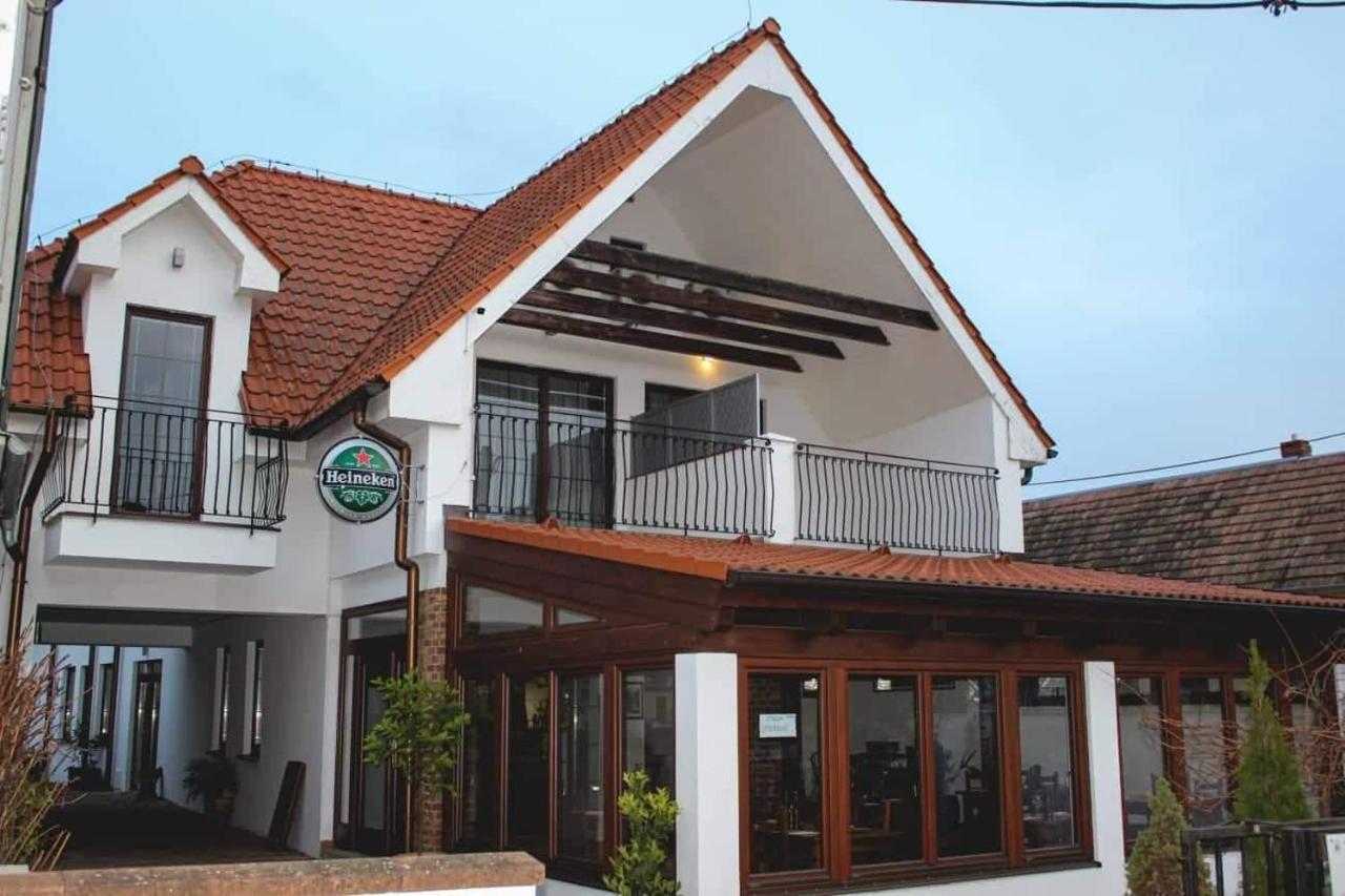 Il Galeone Hotel Stupava Extérieur photo